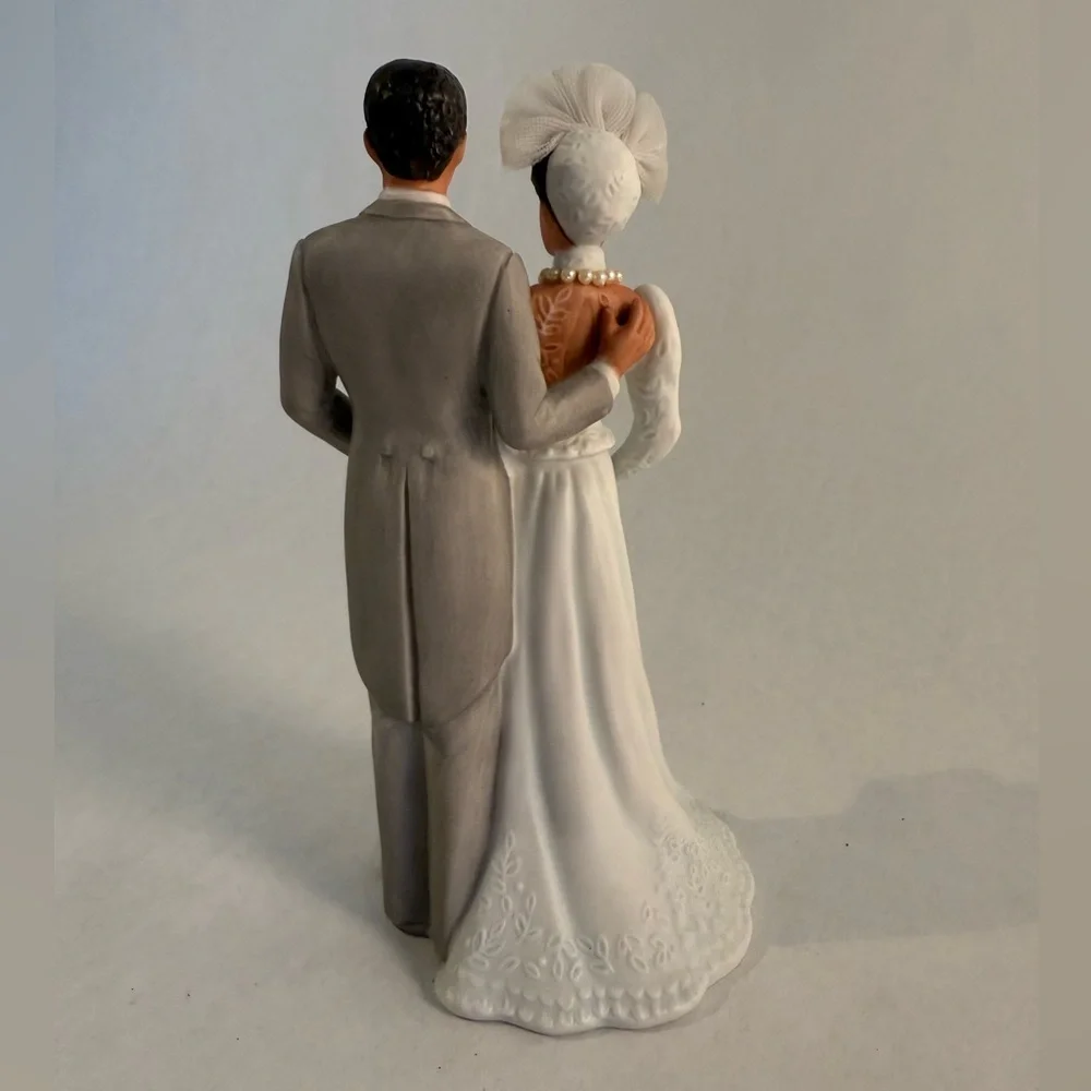 Elegant Vintage Wedding Cake Topper with Bride and Groom NWOT